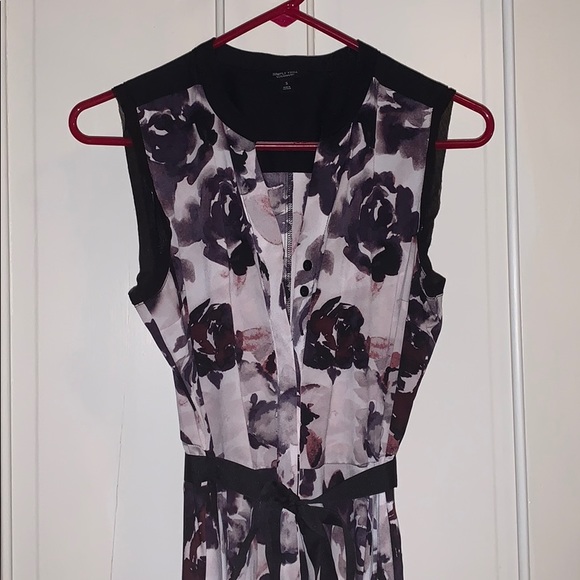 Simply Vera—Button up purple & black floral dress - Picture 2 of 8